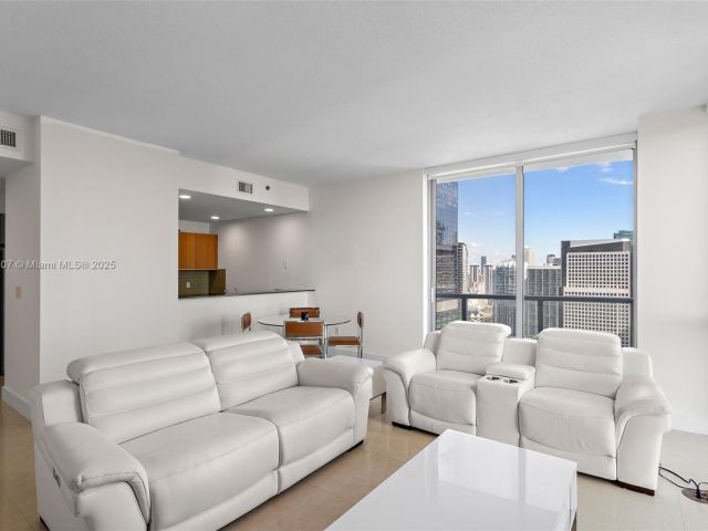 Apartment for rent  Unit #4001 - photo 6181901