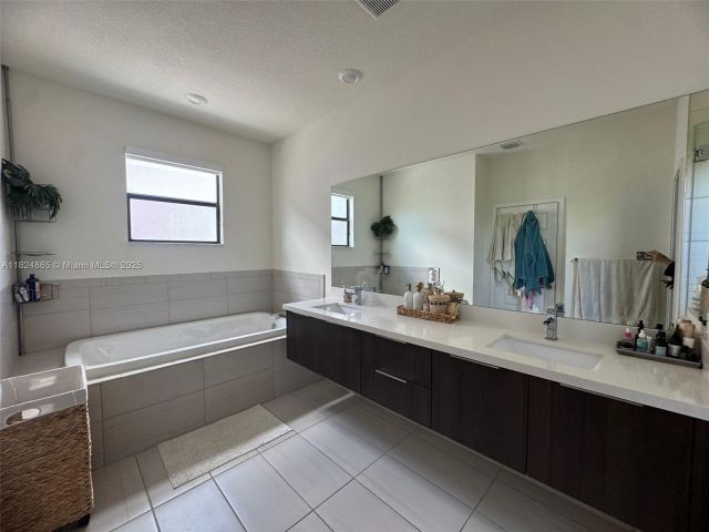 Home for sale at 10240 NW 76th Ter - photo 6179992