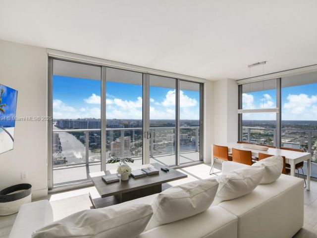 Apartment for rent  Unit #T3708 - photo 6182315