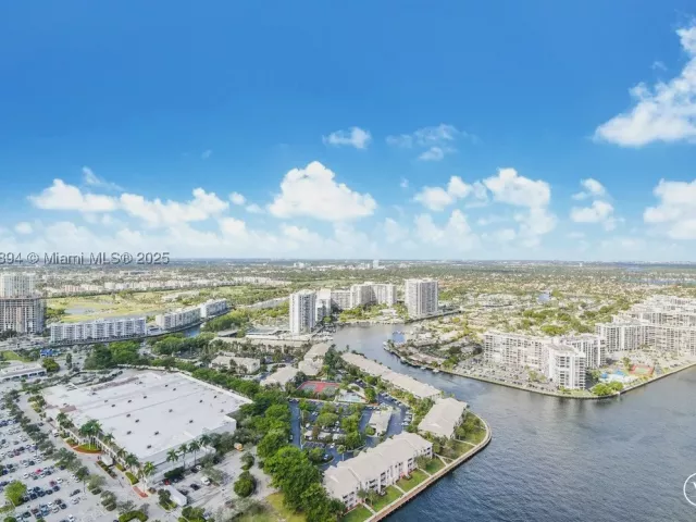 3-bedroom condo for rent in Hollywood - 4010 S Ocean Dr T3708 - MondialRealty