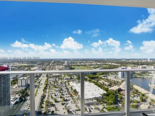 3-bedroom condo for rent in Hollywood - 4010 S Ocean Dr T3708 - MondialRealty