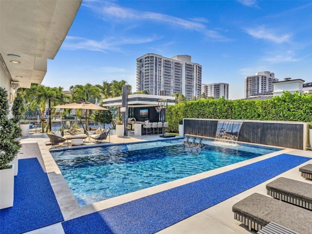 Home for rent at 307 Holiday Dr - photo 6180962