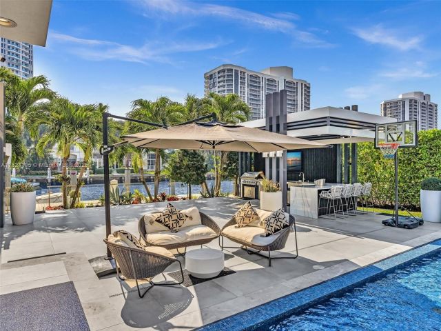 Home for rent at 307 Holiday Dr - photo 6180971