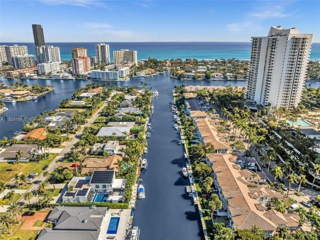 Home for rent at 307 Holiday Dr - photo 6180975