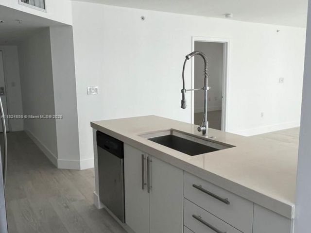 Apartment for sale  Unit #1202 - photo 6182086