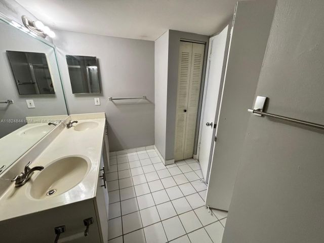 Apartment for rent  Unit #1915 - photo 6181659