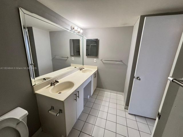 Apartment for rent  Unit #1915 - photo 6181660