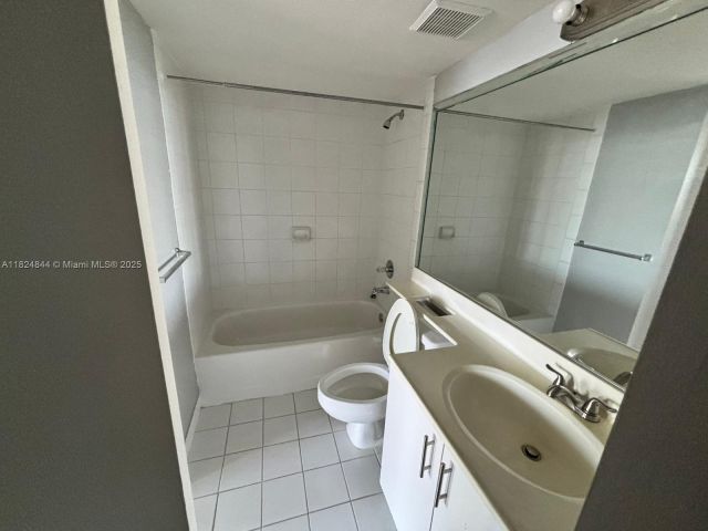 Apartment for rent  Unit #1915 - photo 6181662