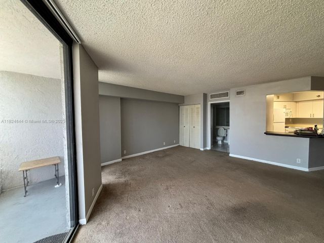 Apartment for rent  Unit #1915 - photo 6181669