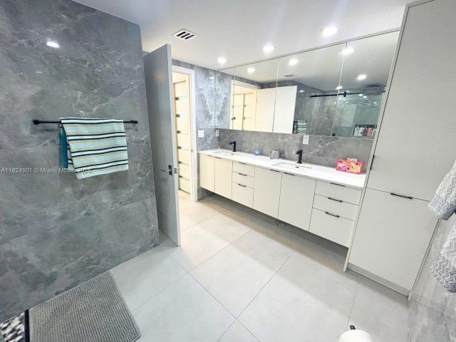 Apartment for sale  Unit #809 - photo 6184520