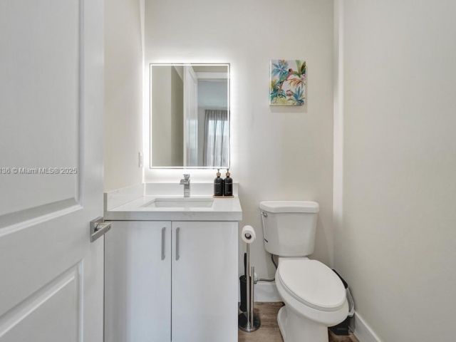 Home for sale at 1101 NE 16th Ter 1 - photo 6180659