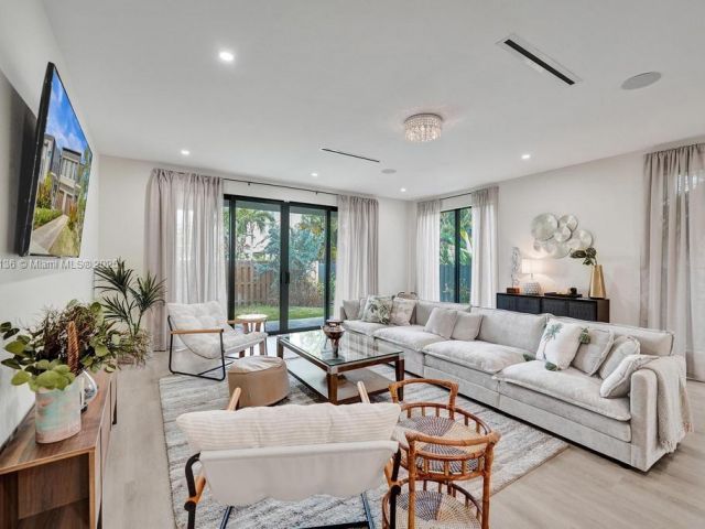 Home for sale at 1101 NE 16th Ter 1 - photo 6180667