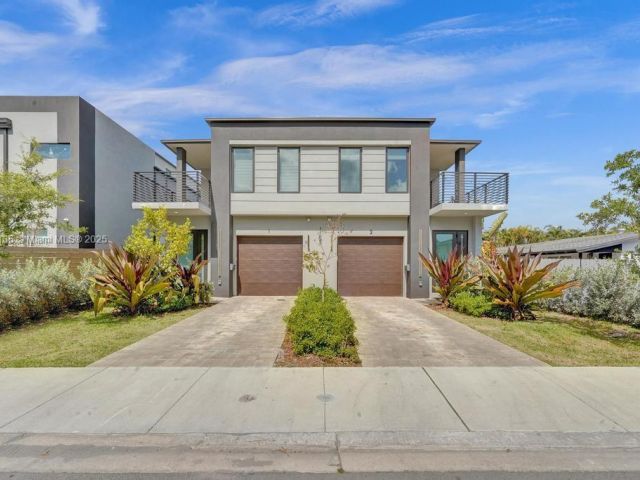 Home for sale at 1101 NE 16th Ter 1 - photo 6180673