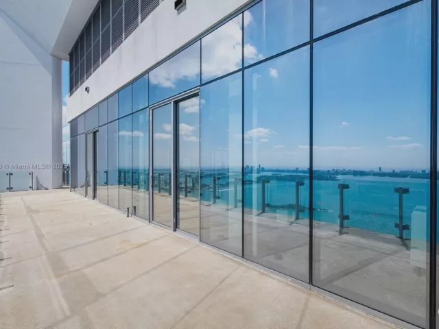 5-bedroom condo for sale in Miami - 700 NE 26th Ter PH-02 - MondialRealty