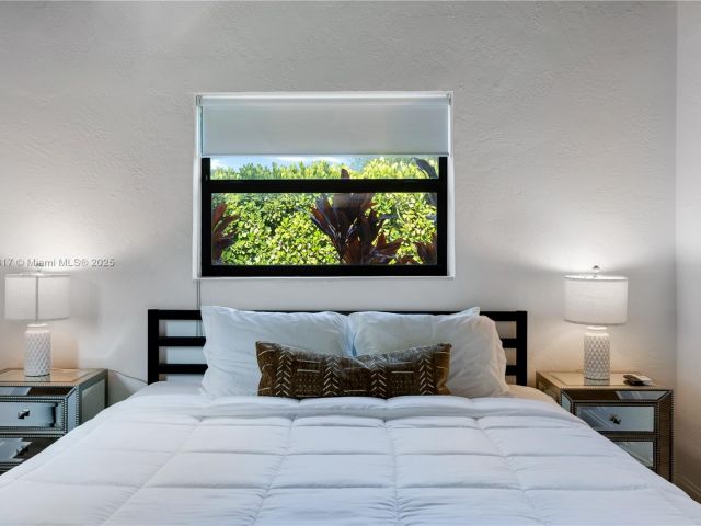 Home for rent at 11534 NE 13th Ave - photo 6181129