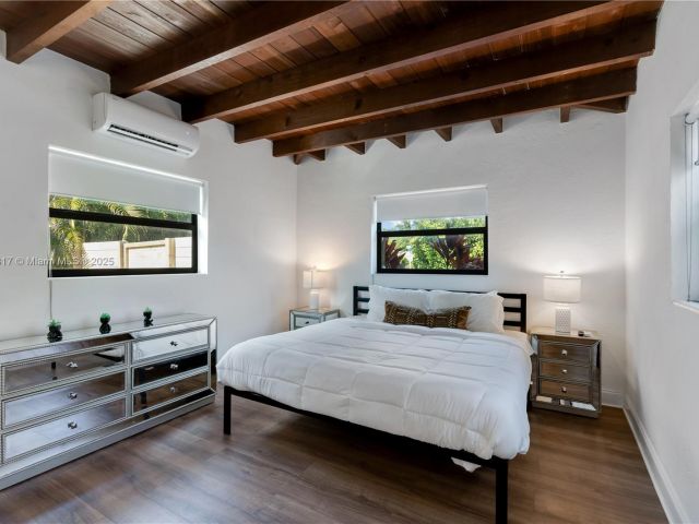 Home for rent at 11534 NE 13th Ave - photo 6181130