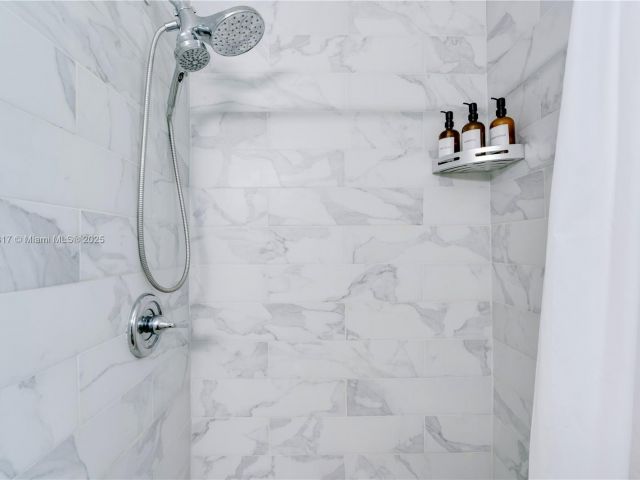 Home for rent at 11534 NE 13th Ave - photo 6181131