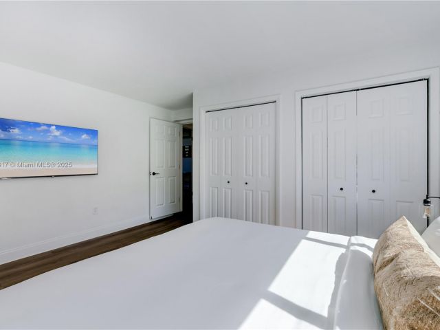 Home for rent at 11534 NE 13th Ave - photo 6181133