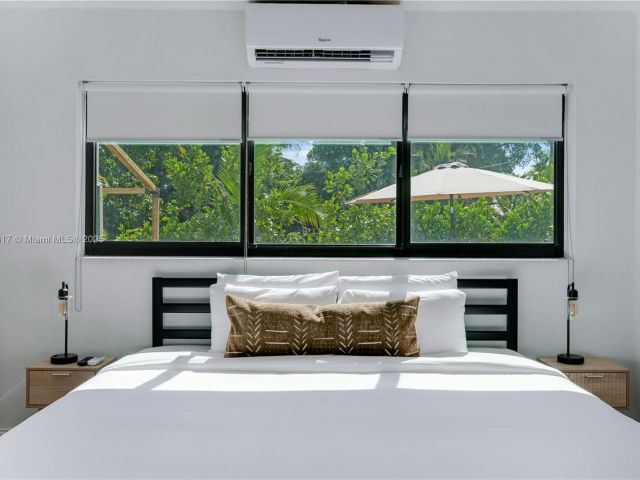 Home for rent at 11534 NE 13th Ave - photo 6181134