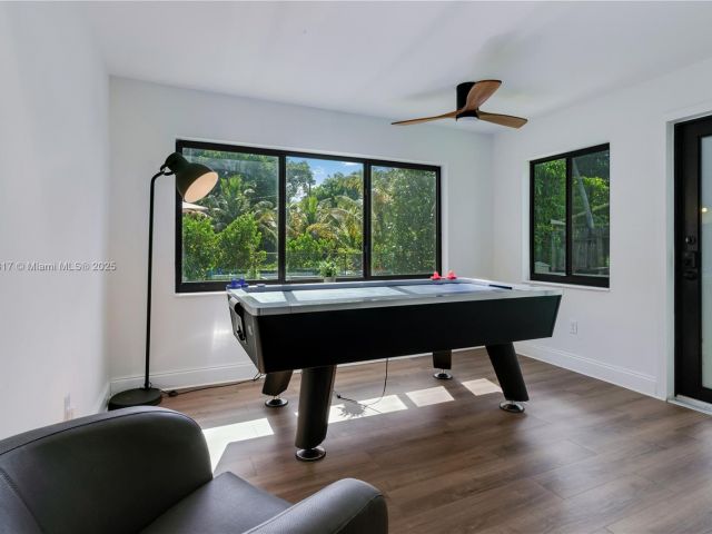 Home for rent at 11534 NE 13th Ave - photo 6181136