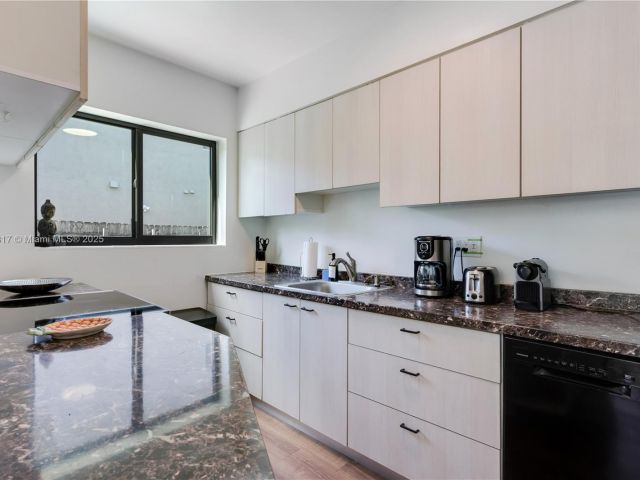 Home for rent at 11534 NE 13th Ave - photo 6181139