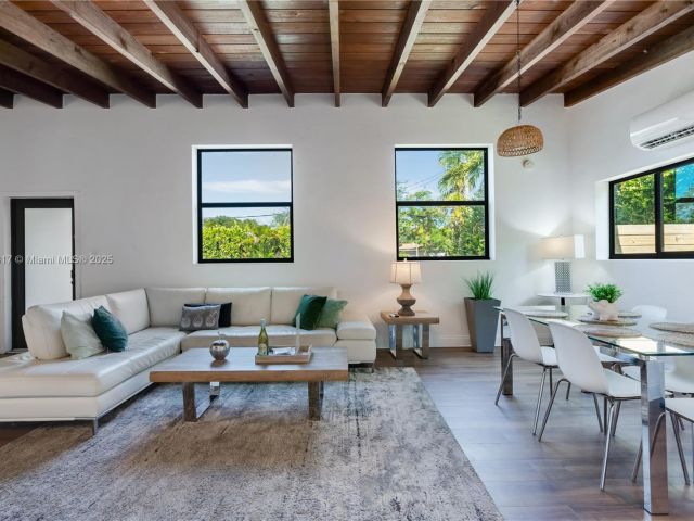 Home for rent at 11534 NE 13th Ave - photo 6181141