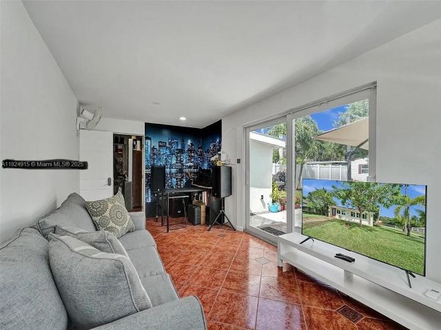 Home for sale at 1607 Moffett St - photo 6182432