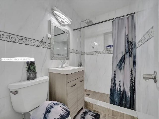 Home for sale at 1607 Moffett St - photo 6182438