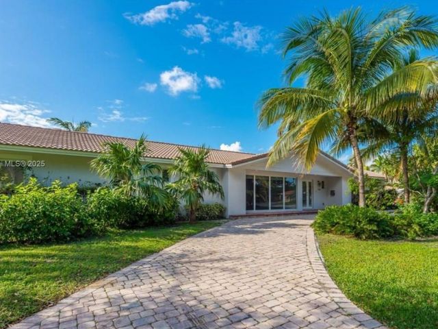 Home for sale at 900 Diplomat Pkwy - photo 6182778