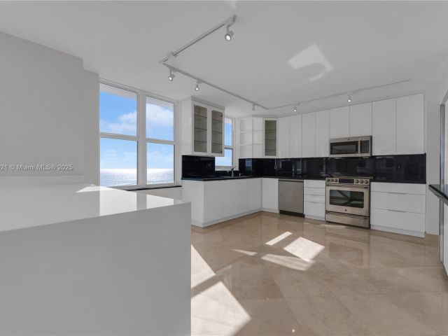 Apartment for sale  Unit #16Y - photo 6196364