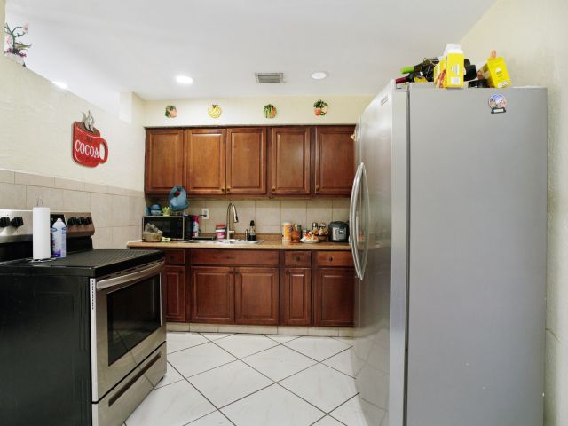 Home for sale at 1395 SW 46 Th Avenue - photo 6184438