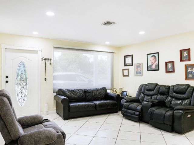 Home for sale at 1395 SW 46 Th Avenue - photo 6184441