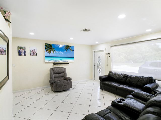 Home for sale at 1395 SW 46 Th Avenue - photo 6184443