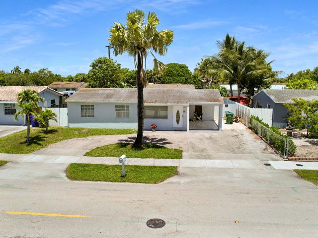 Home for sale at 1395 SW 46 Th Avenue - photo 6184446