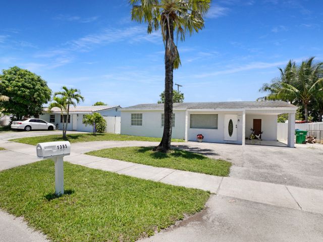 Home for sale at 1395 SW 46 Th Avenue - photo 6184447