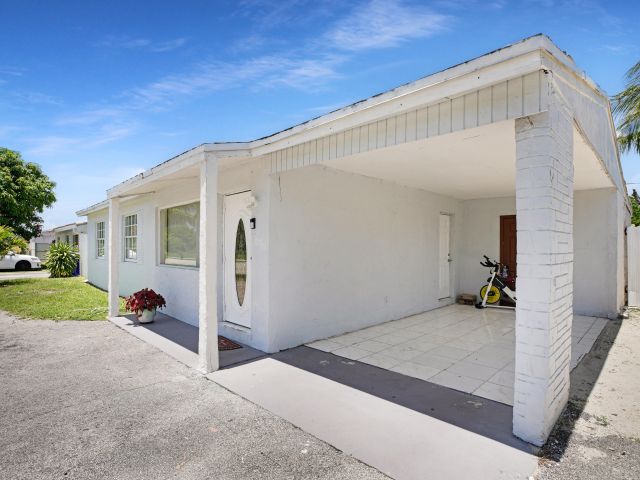 Home for sale at 1395 SW 46 Th Avenue - photo 6184448