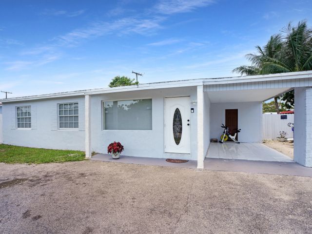 Home for sale at 1395 SW 46 Th Avenue - photo 6184449