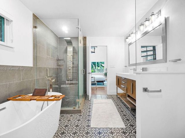 Home for rent at 150 NE 50 A - photo 6183665