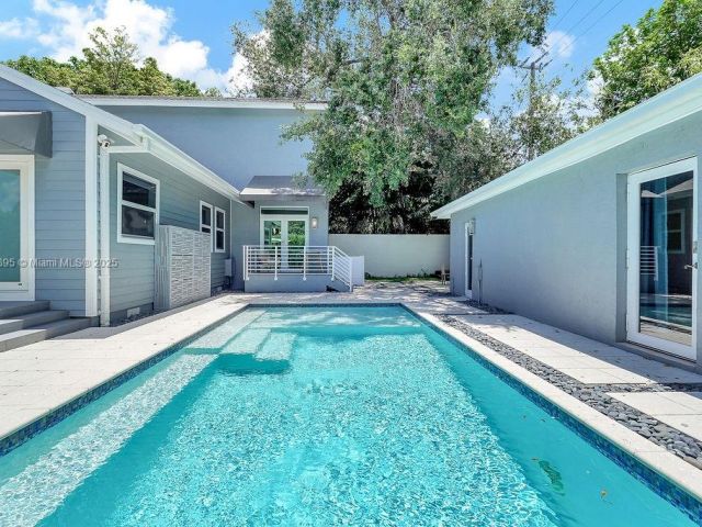 Home for rent at 150 NE 50 A - photo 6183667