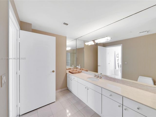 Apartment for sale  Unit #809 - photo 6184536