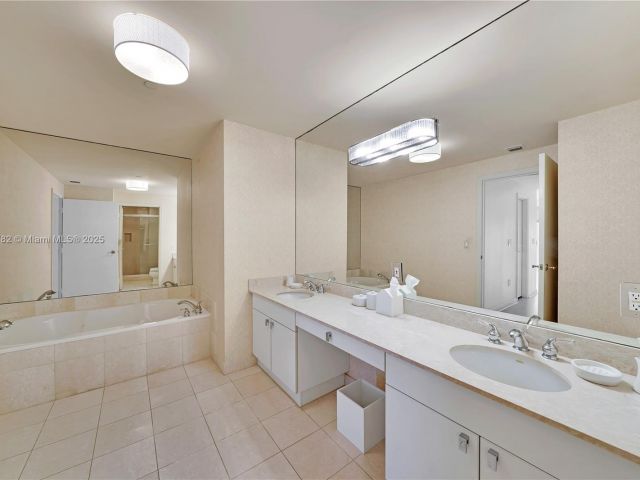 Apartment for sale  Unit #809 - photo 6184542