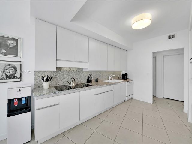 Apartment for sale  Unit #809 - photo 6184547