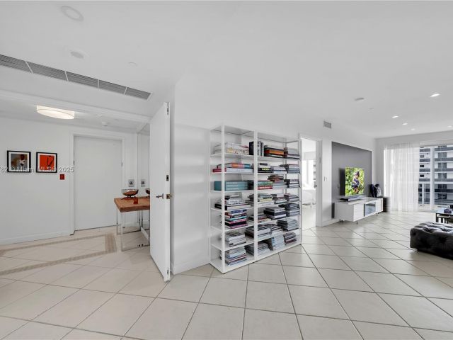 Apartment for sale  Unit #809 - photo 6184549