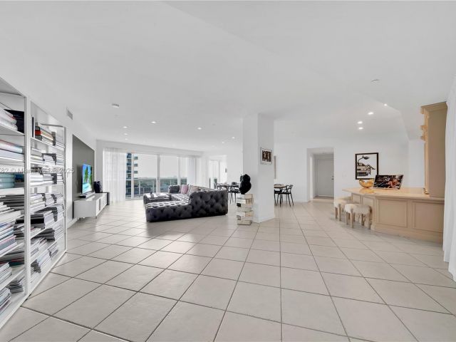 Apartment for sale  Unit #809 - photo 6184554