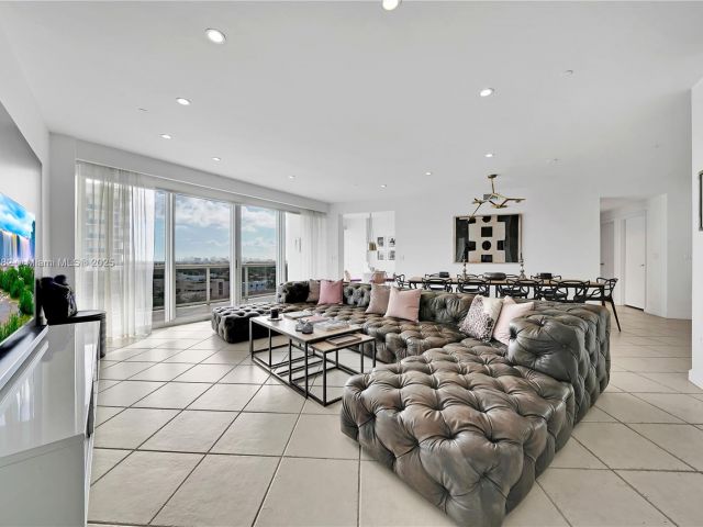 Apartment for sale  Unit #809 - photo 6184555