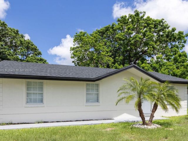 Home for sale at 355 SW 17th Ave - photo 6183136