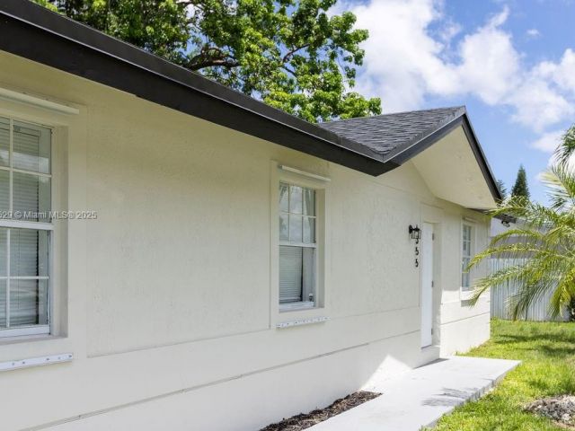 Home for sale at 355 SW 17th Ave - photo 6183137