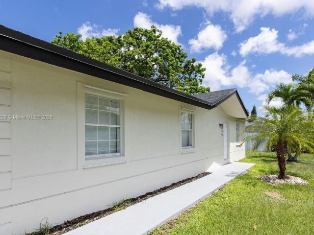 Home for sale at 355 SW 17th Ave - photo 6183138