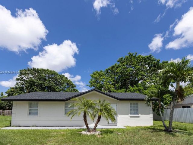 Home for sale at 355 SW 17th Ave - photo 6183142