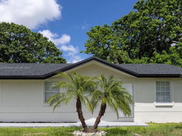 Home for sale at 355 SW 17th Ave - photo 6183143